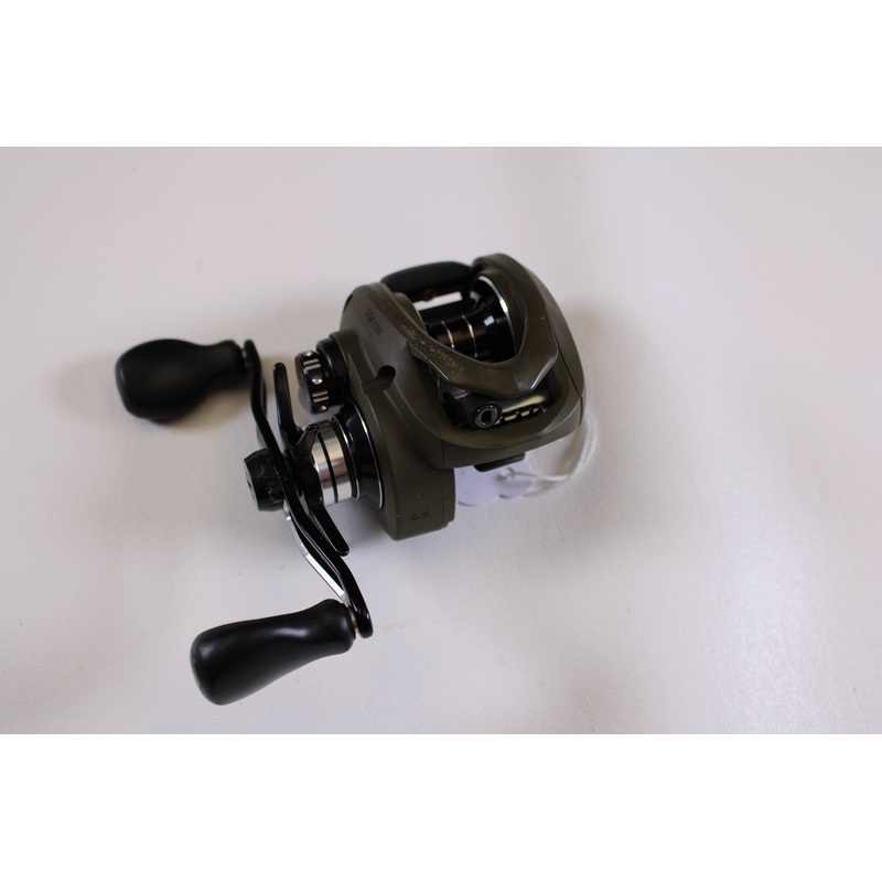 Savage Gear SG8 BC 100 6.6:1 RH - Used Casting Reel - Excellent Condition