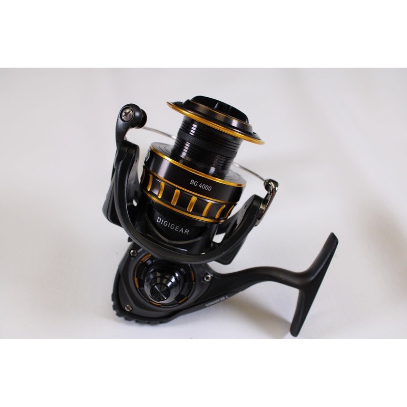 Daiwa Black Gold BG4000 - Used Spinning Reel - Fair Condition Sticks on Retrieve